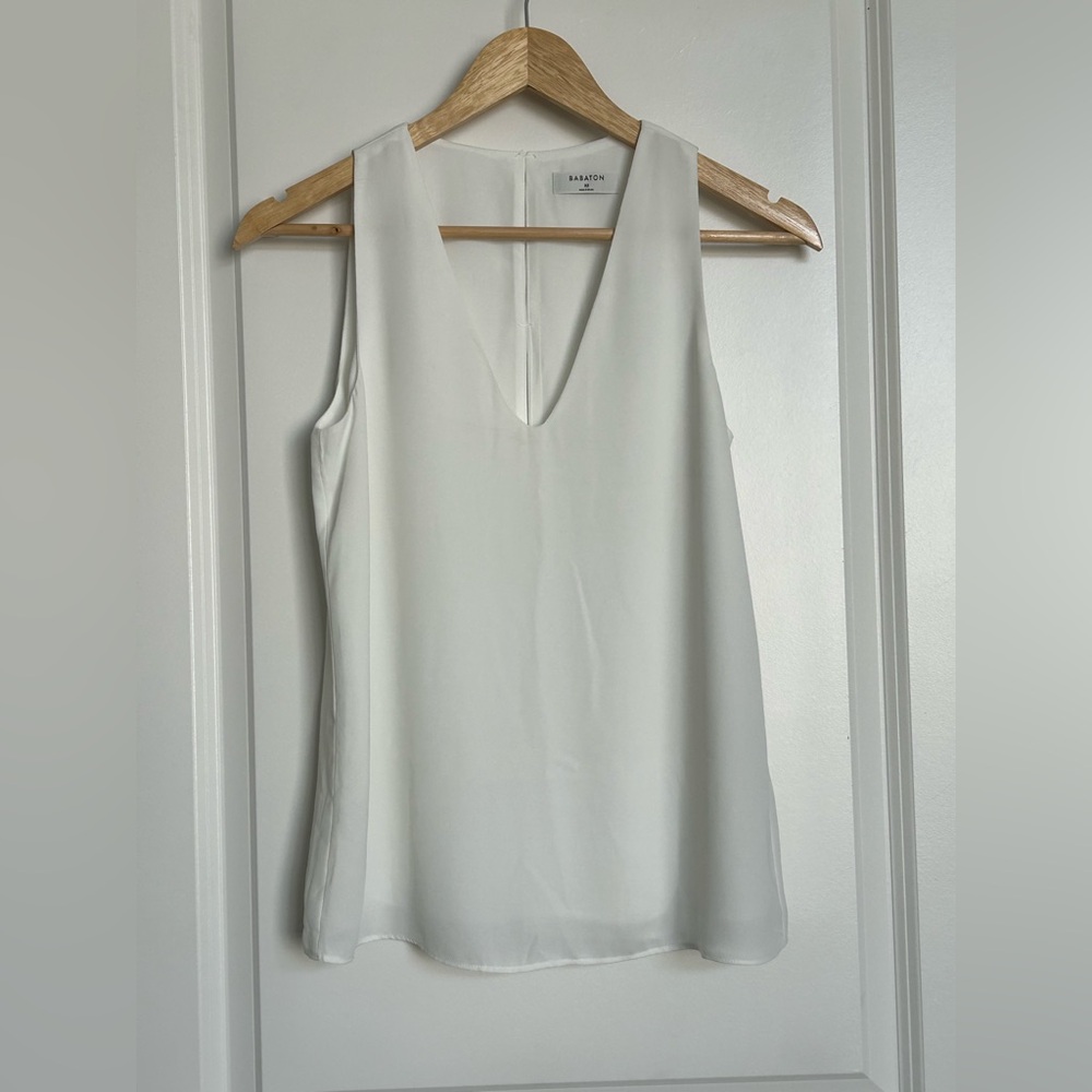 Babaton Top Aritzia V Neck Sleeveless Blouse Size XS